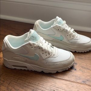 Woman’s Nike AirMax